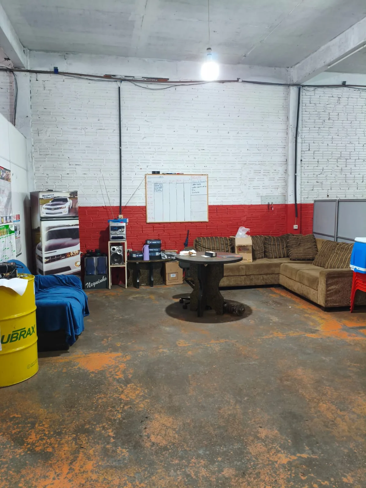 Sala de espera para clientes dentro da oficina